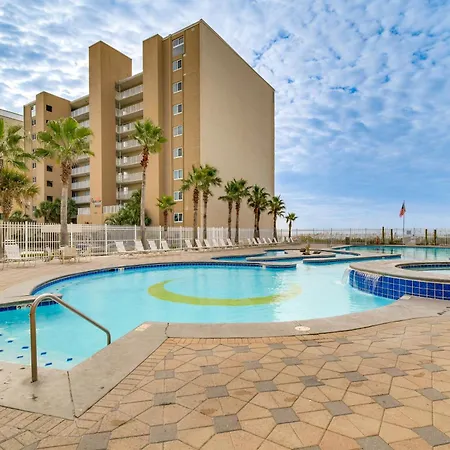 Family-Friendly Gulf Shores Condo, Poolandbeach View