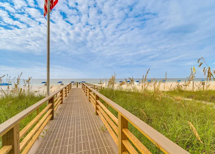 Pool/beach-view Condo: Family Friendly *