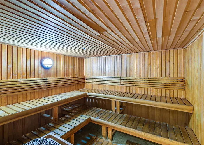 Pool/beach-view Condo: Family Friendly