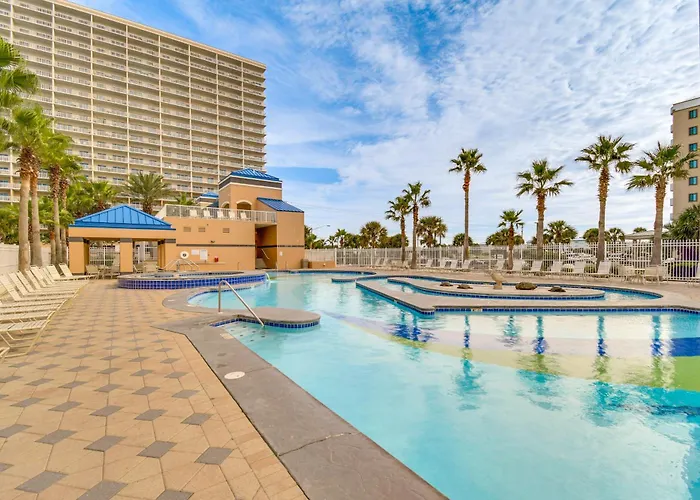 Pool/beach-view Condo: Family Friendly *
