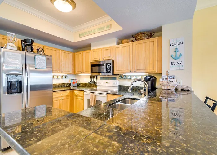 Pool/beach-view Condo: Family Friendly *