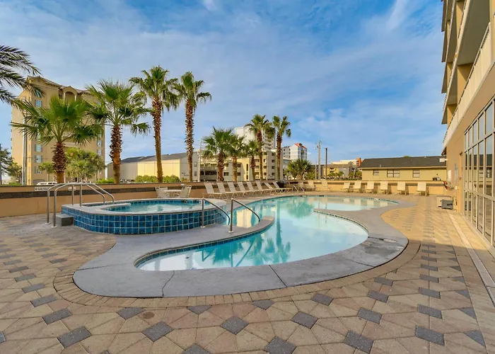 Pool/beach-view Condo: Family Friendly * Gulf Shores