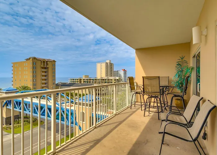 Pool/beach-view Condo: Family Friendly
